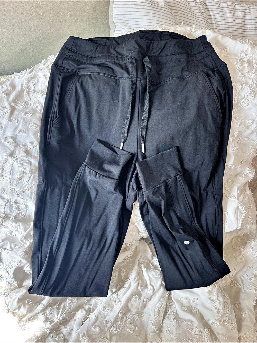 Halara Women's Black Jogger Pants Size Medium Like New